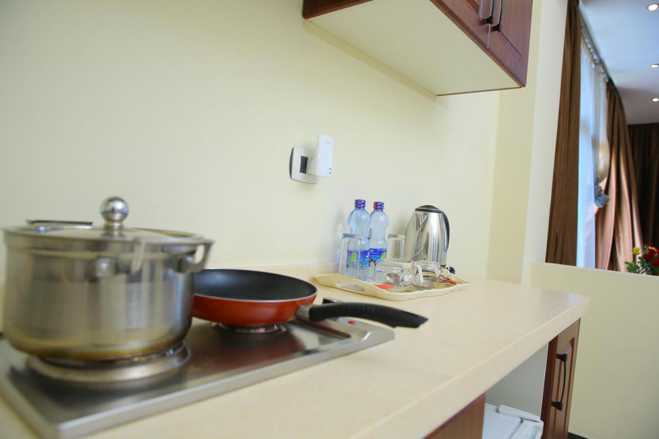 Impress Hotel Addis Ababa Ngoại thất bức ảnh