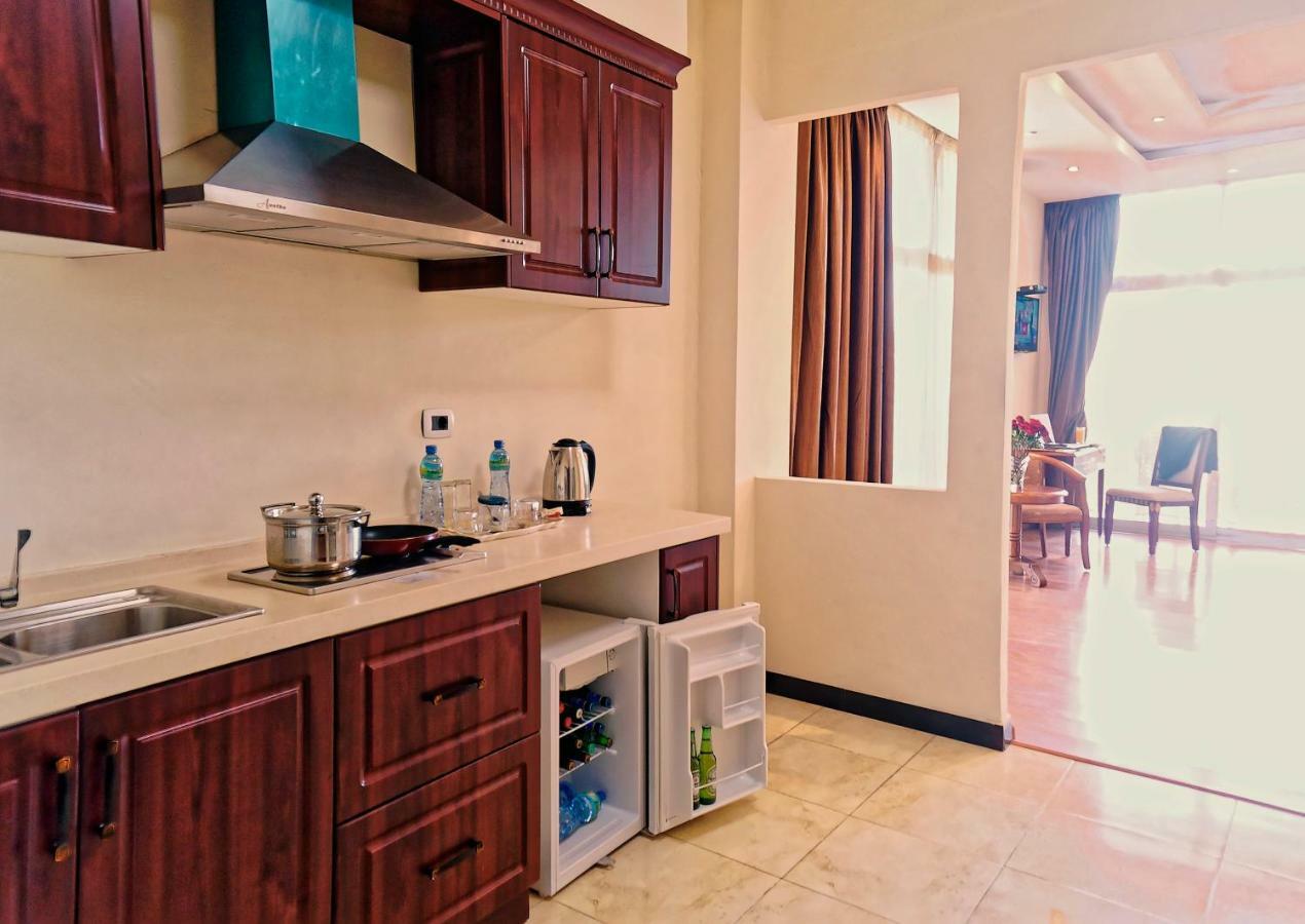 Impress Hotel Addis Ababa Ngoại thất bức ảnh
